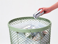 空き缶は専用くずカゴに